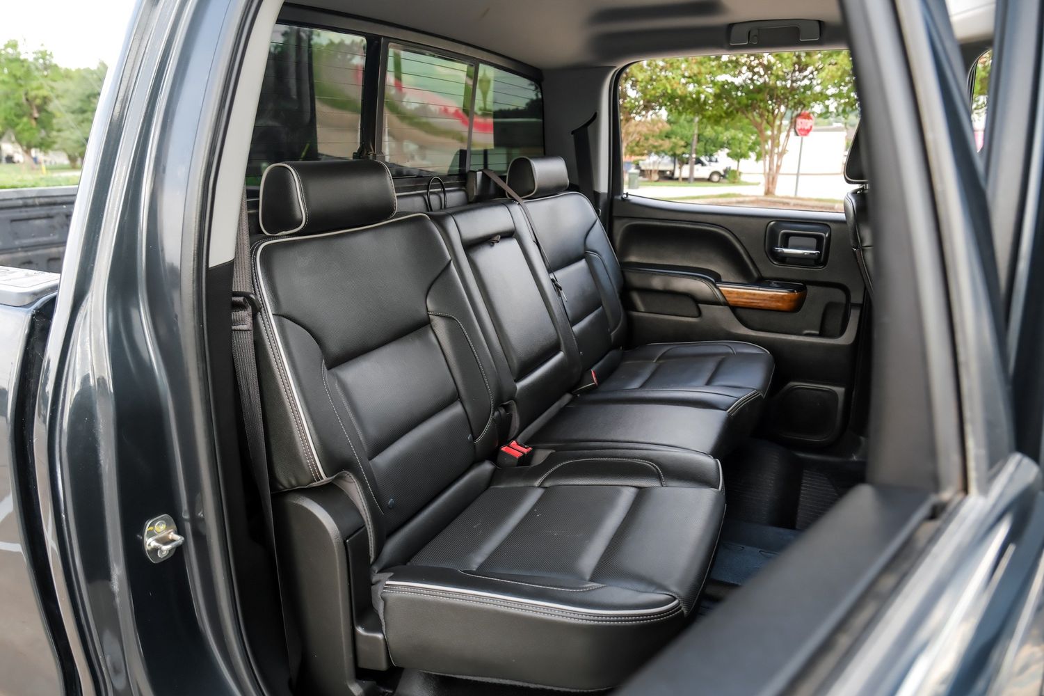 2018 Chevrolet Silverado High Country photo 44