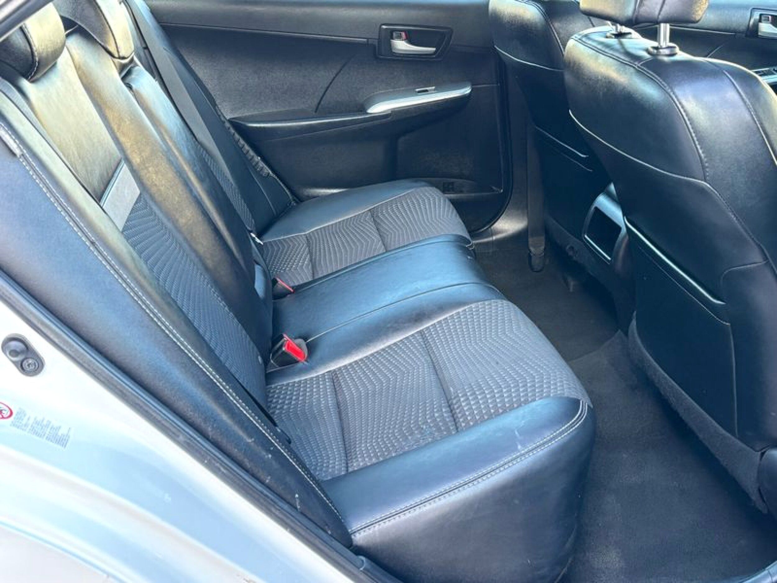 2014 Toyota Camry SE Hybrid - Photo 17