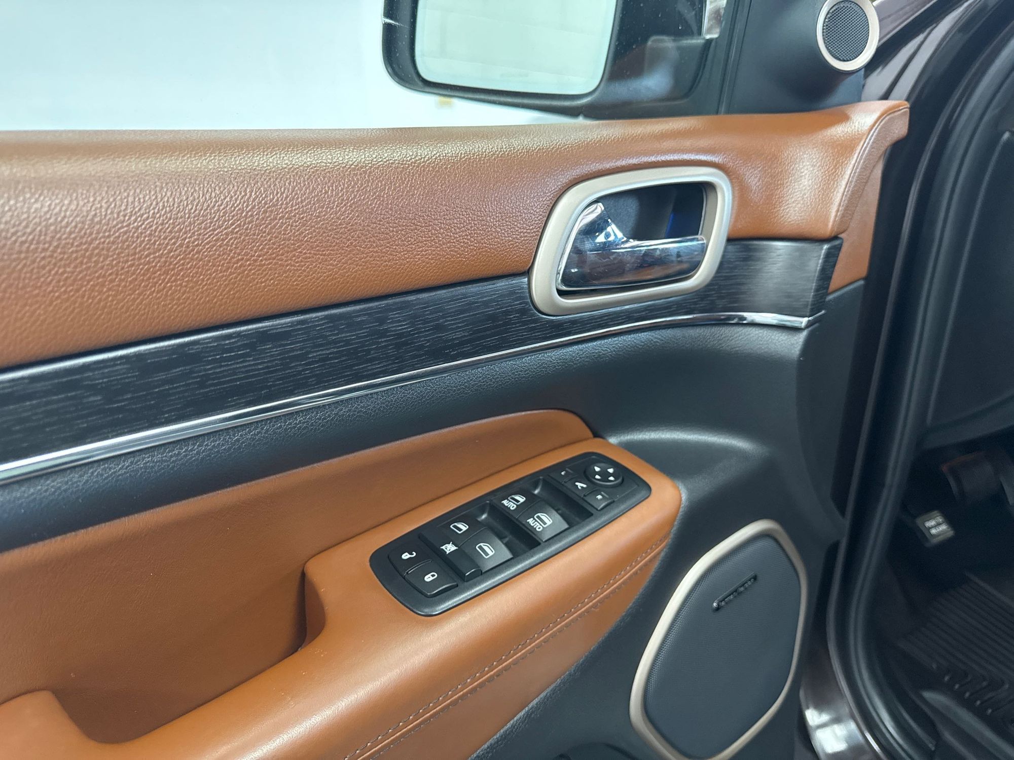 2017 Jeep Grand Cherokee Summit photo 10
