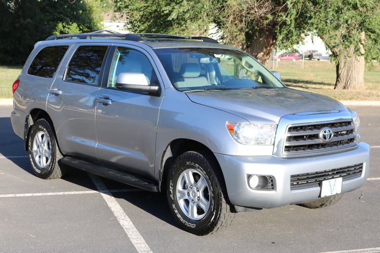 Toyota sequoia sr5