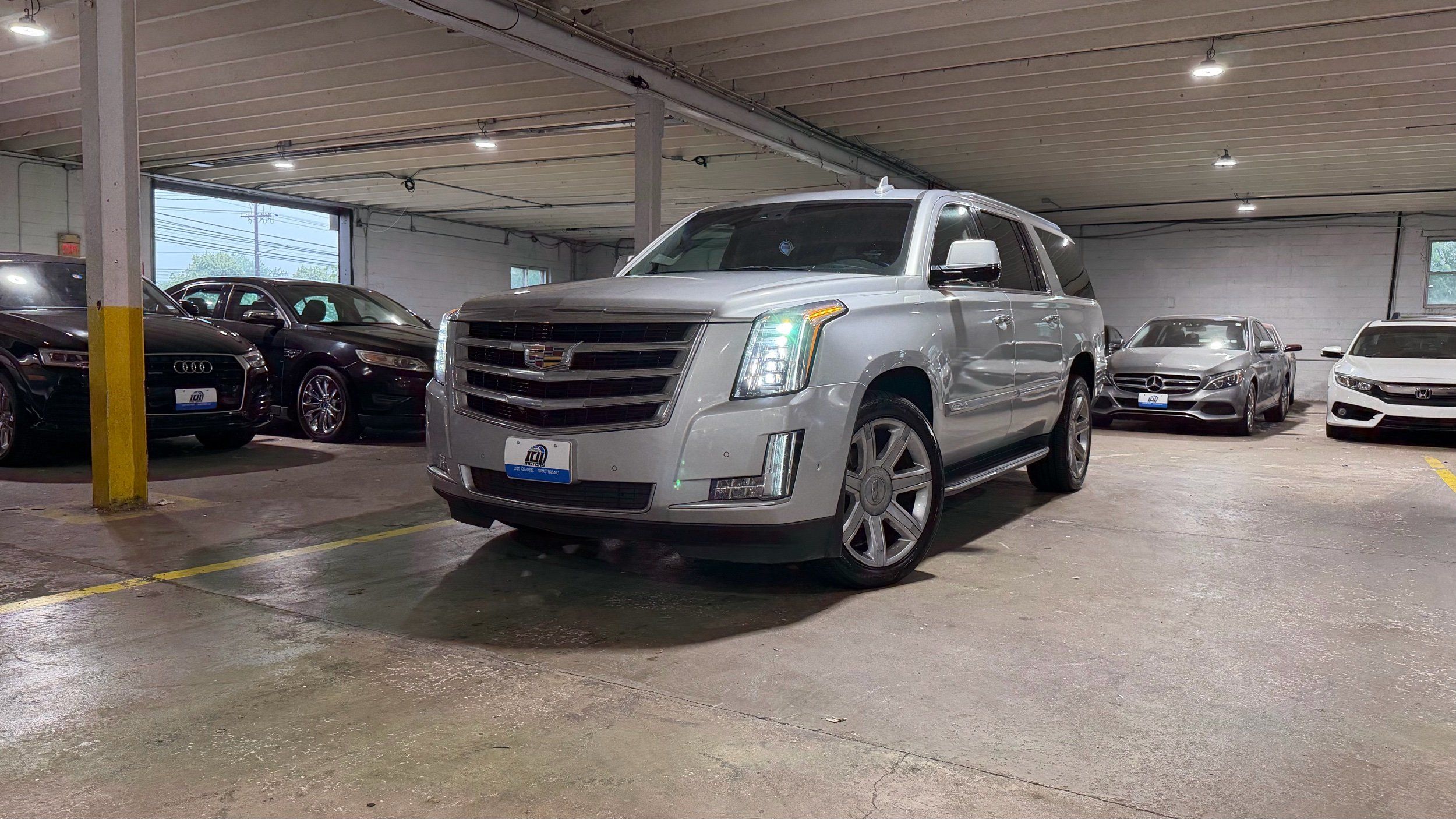 2017 Cadillac Escalade ESV AWD Luxury's photo