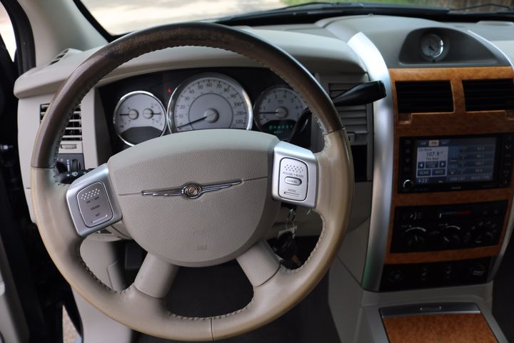 2008 Chrysler Aspen Limited | Victory Motors of Colorado