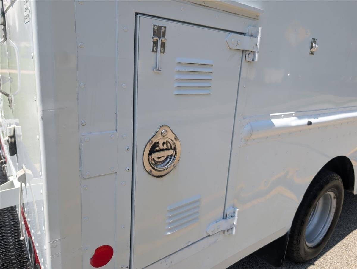 2008 Chevrolet Express Cutaway 40