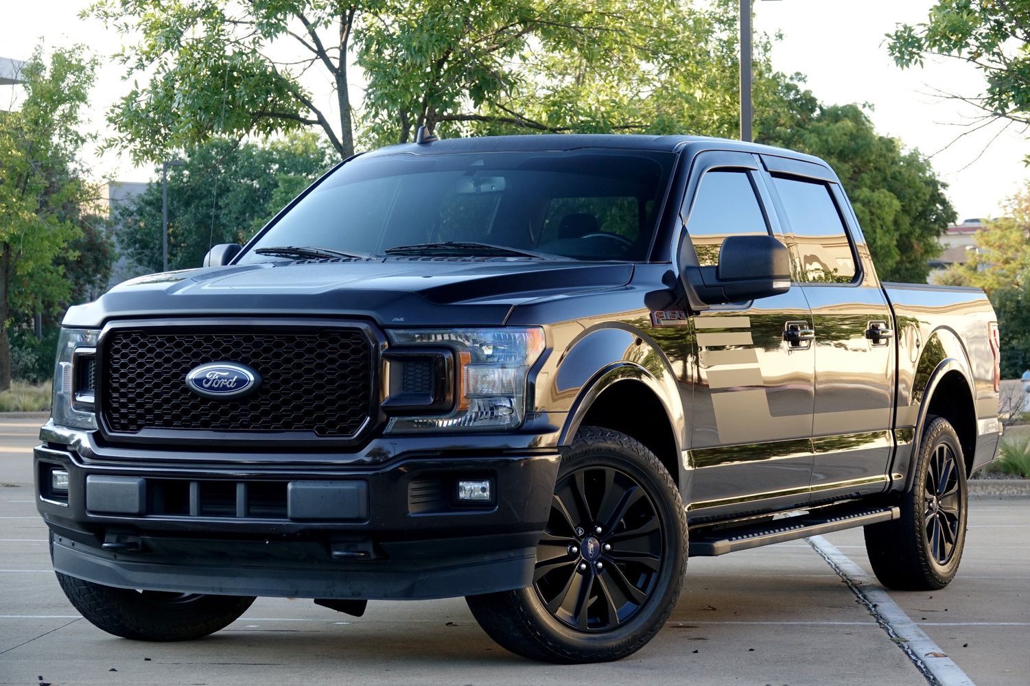 2019 Ford F-150 XLT photo 2