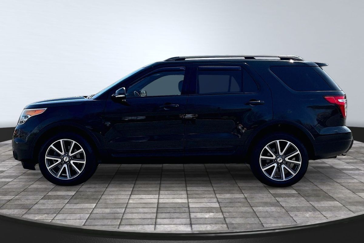 View vehicle photo 4