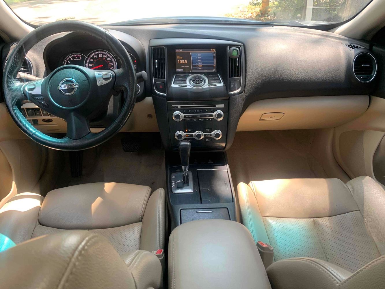 2010 nissan maxima interior