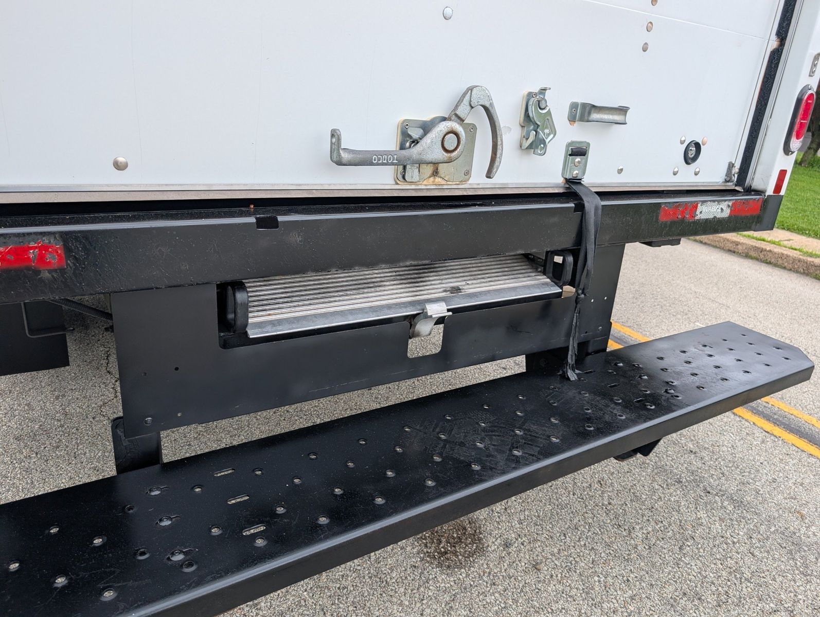 2024 Chevrolet Express Cutaway 194