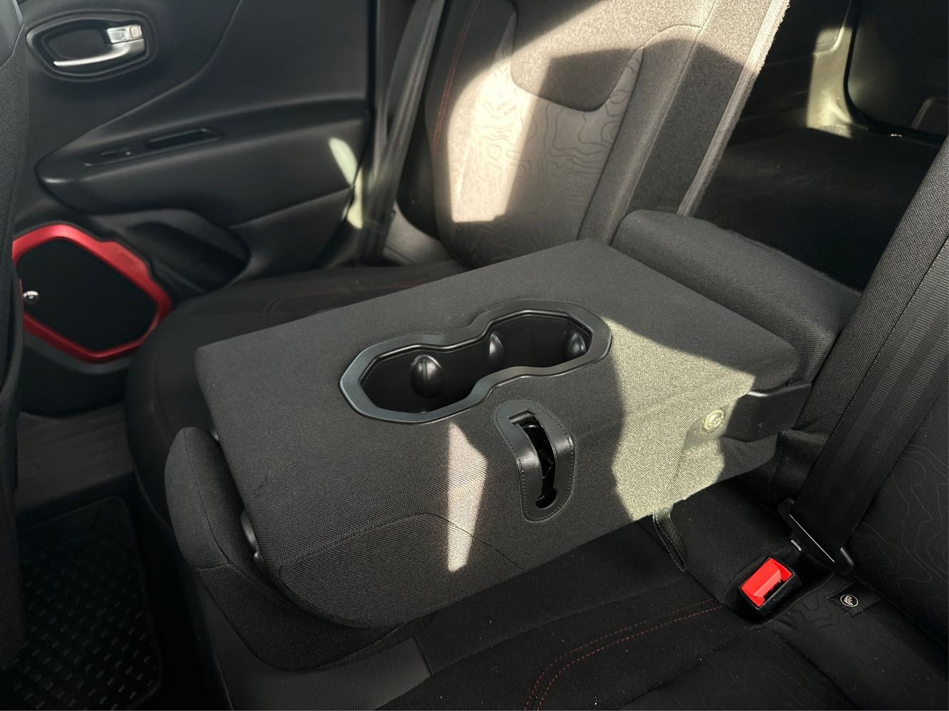 2018 Jeep Renegade Trailhawk photo 32