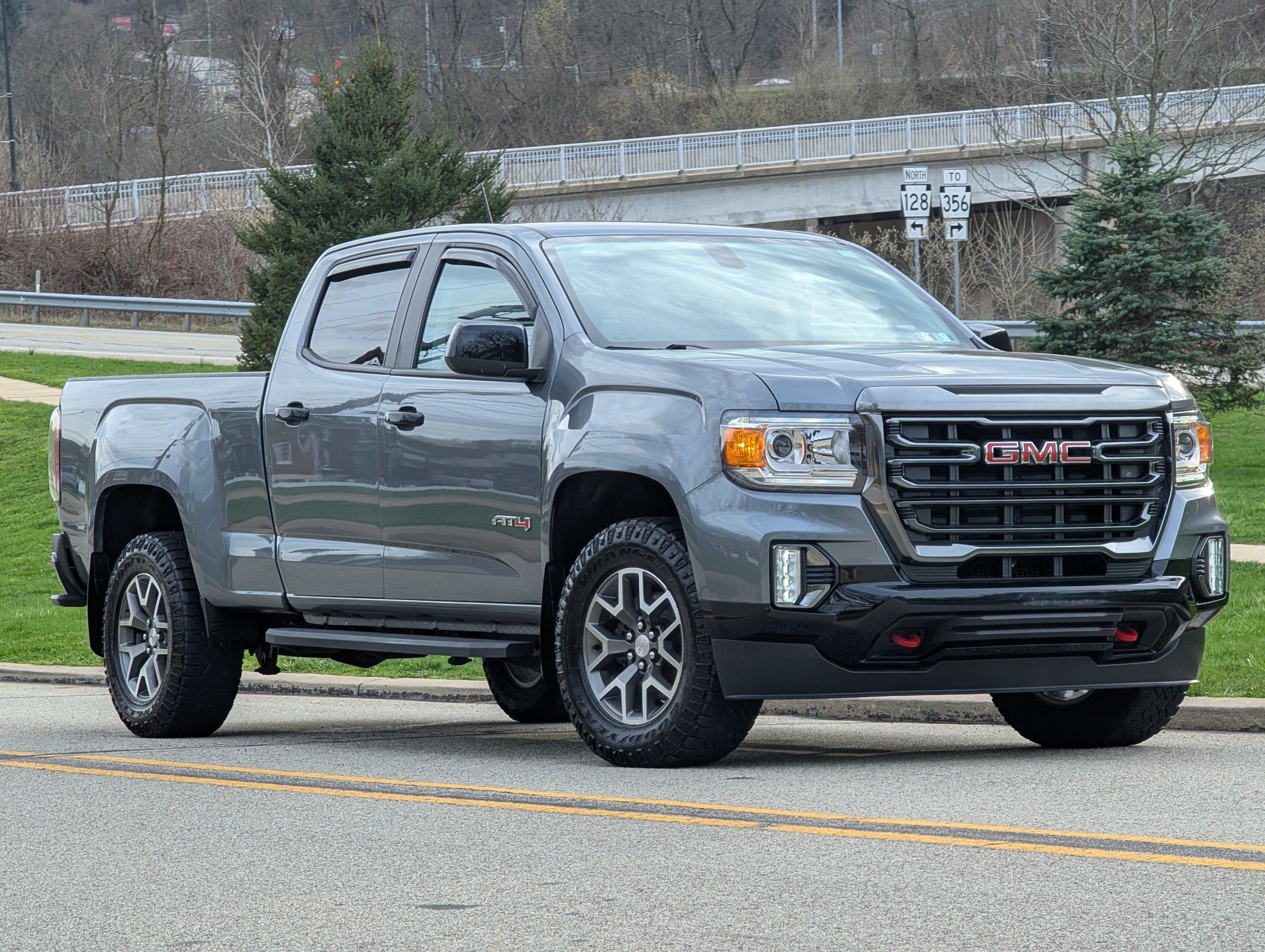 2022 GMC Canyon 4WD AT4 Crew Cab Short Box (Cloth)'s photo