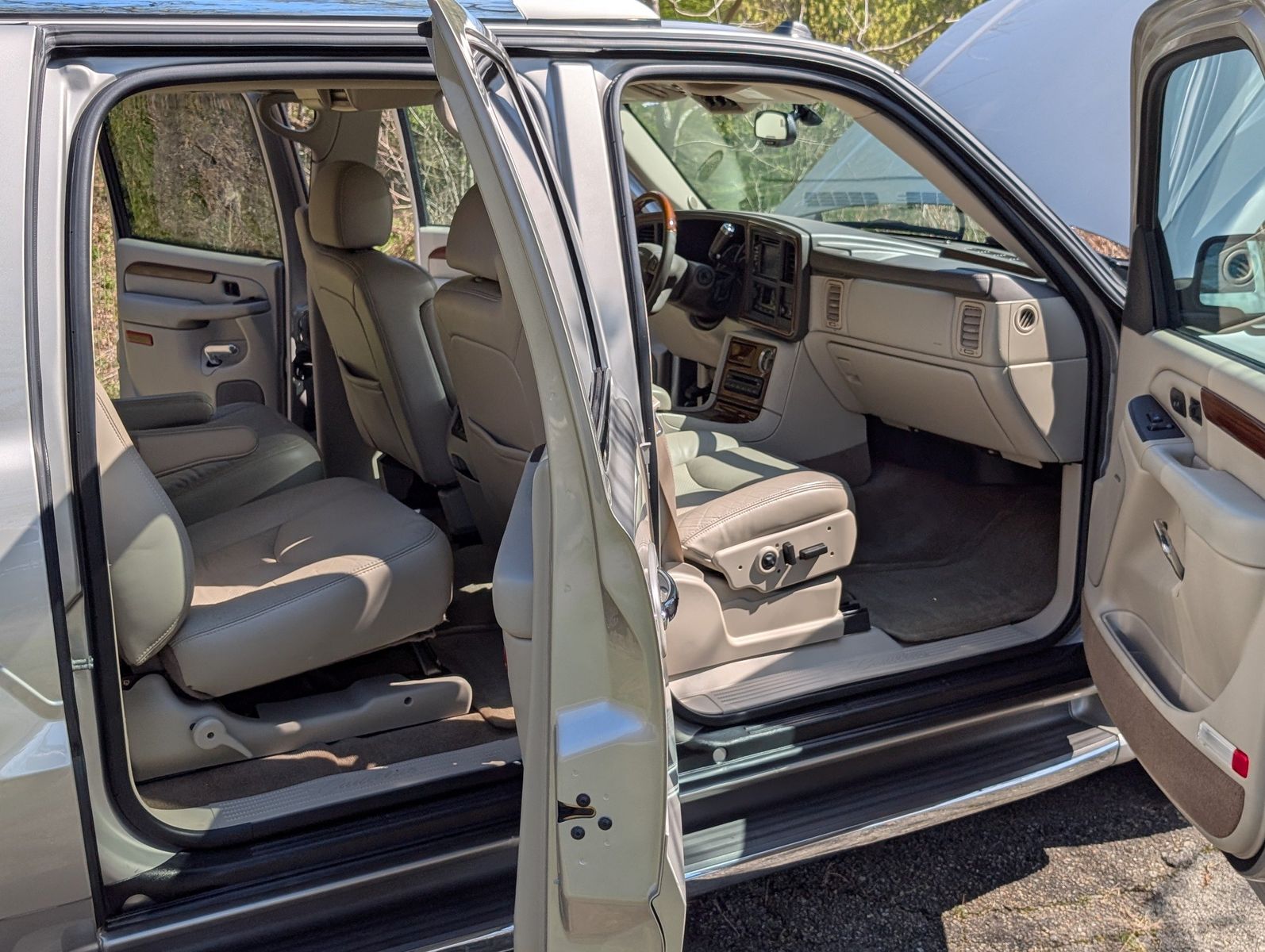 2004 Cadillac Escalade ESV 45