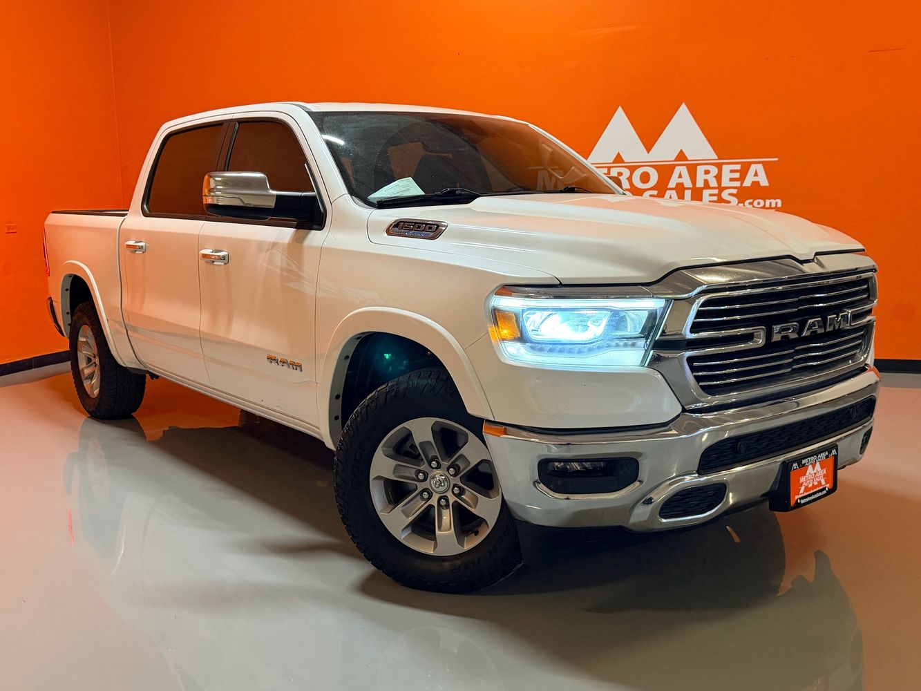 2022 RAM 1500 Laramie 4x4 Crew Cab 5'7's photo
