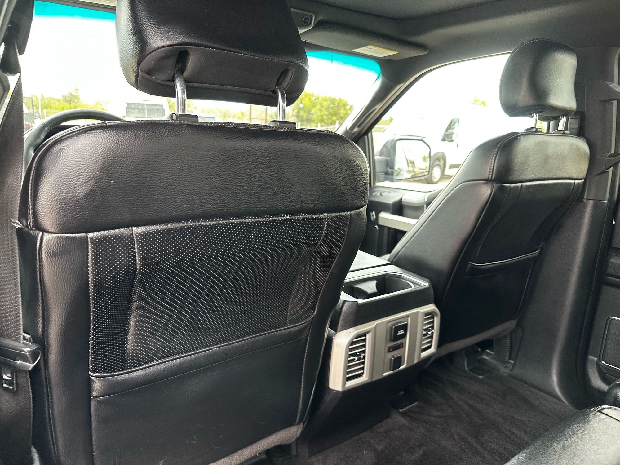 2016 Ford F-150 Lariat photo 29