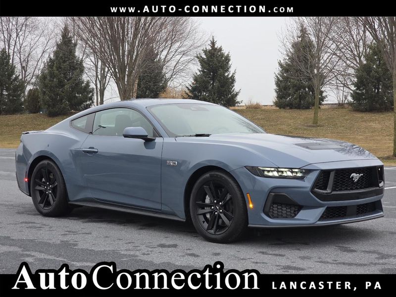 2025 Ford Mustang GT Fastback RWD