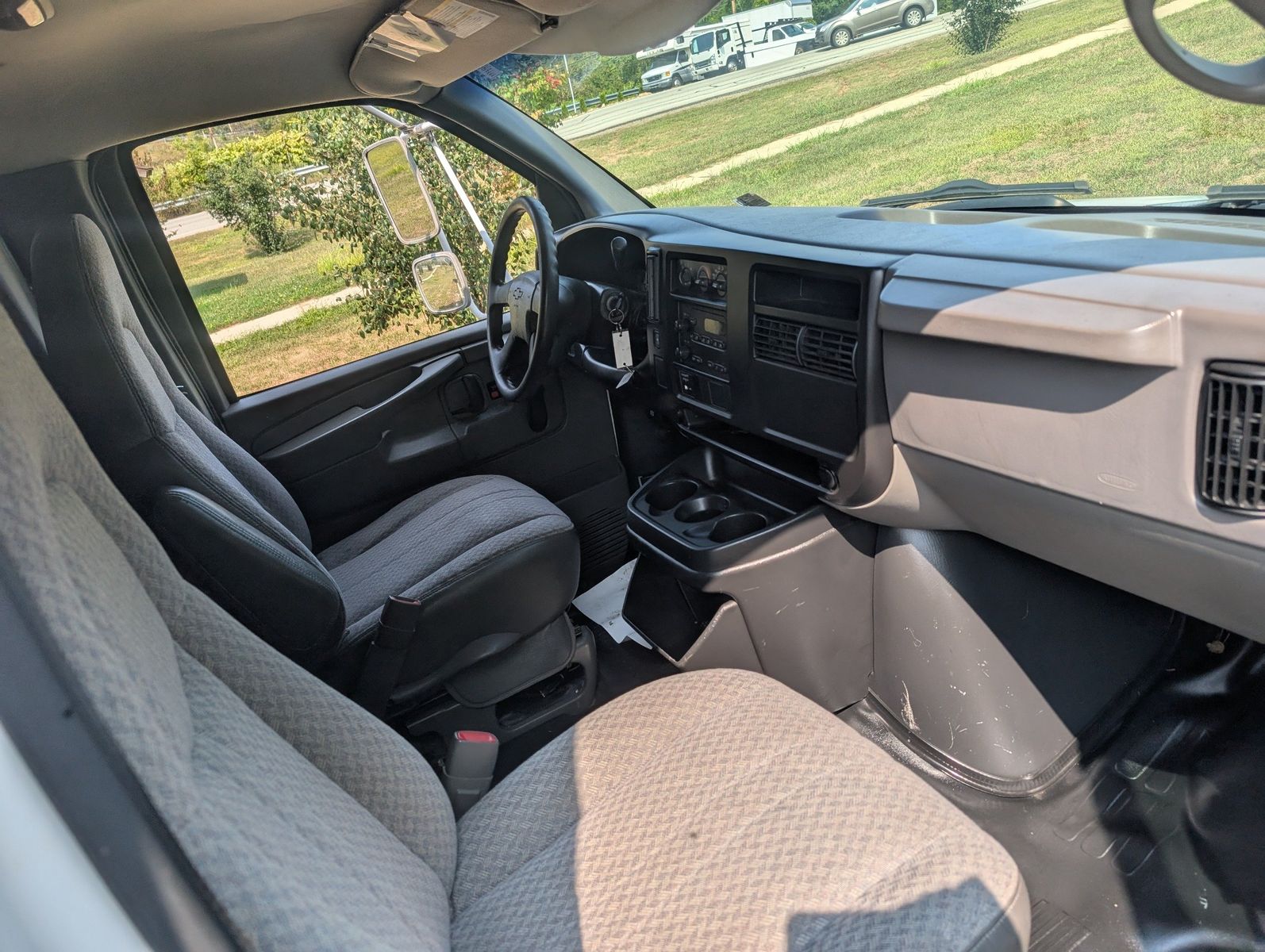 2004 Chevrolet Express Cutaway 22