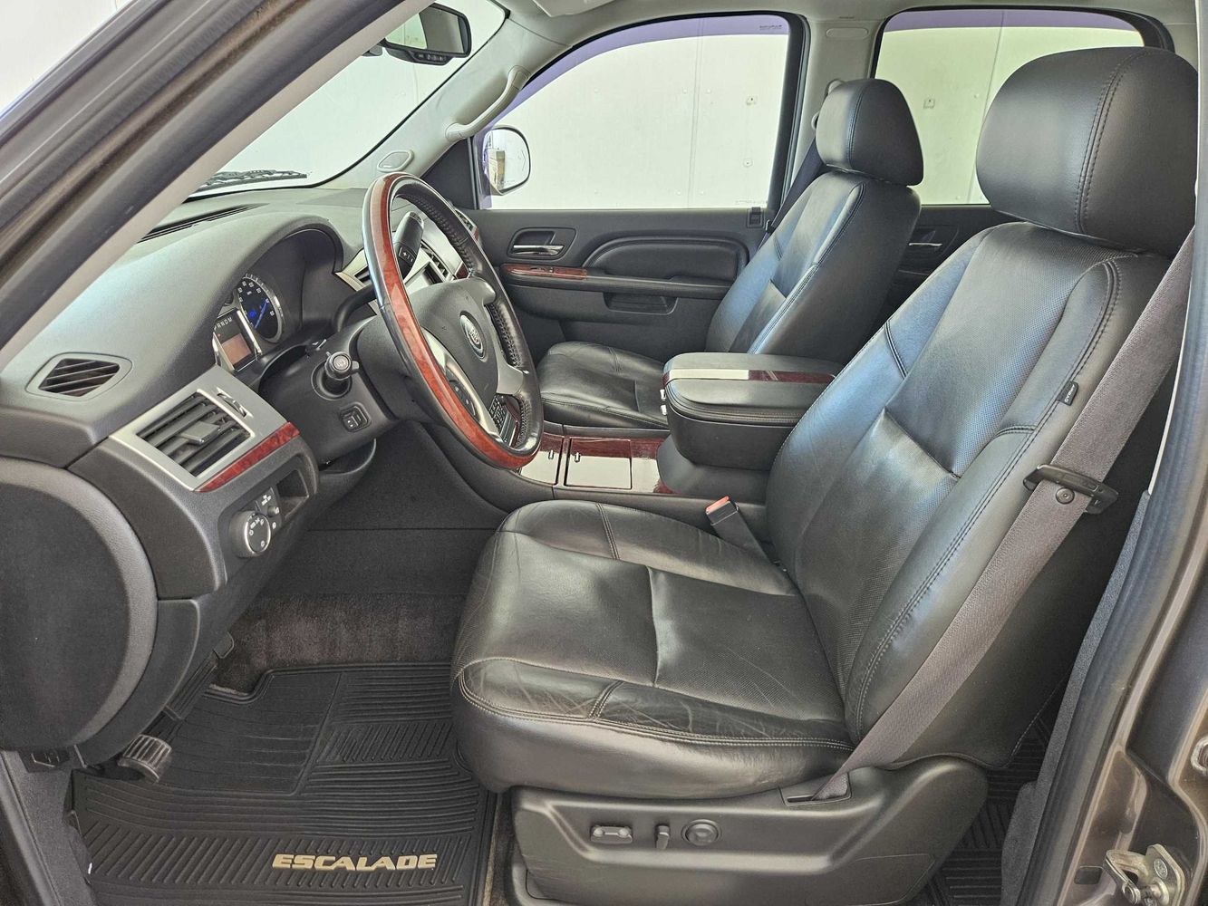 2011 Cadillac Escalade Luxury photo 7