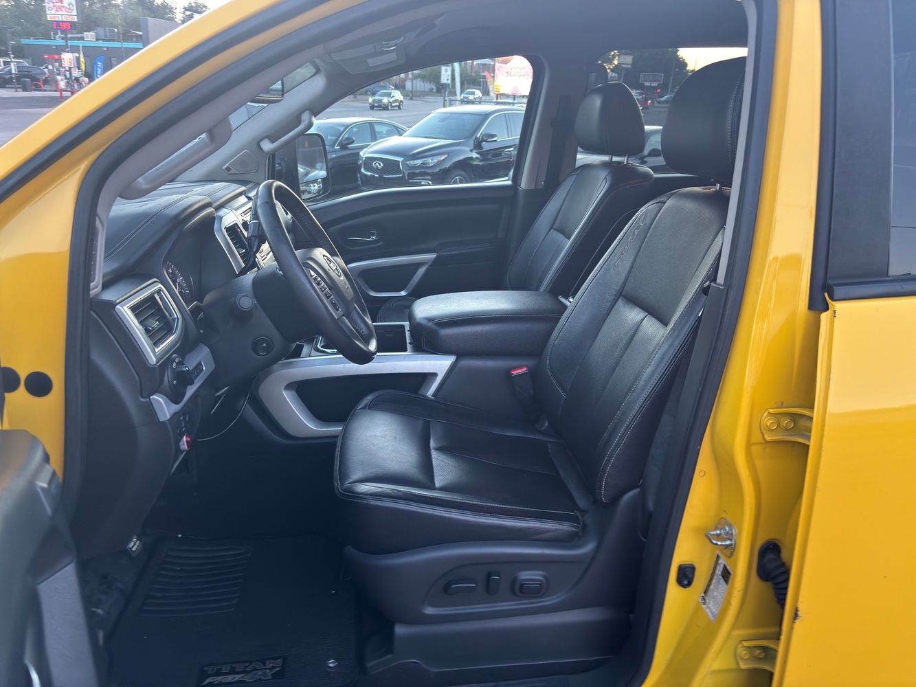 2016 Nissan Titan PRO-4X photo 41