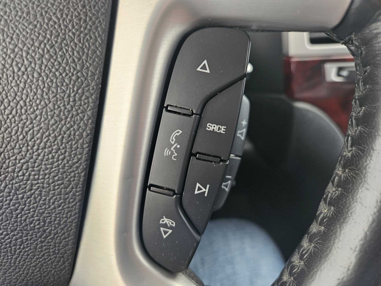 2011 Cadillac Escalade Luxury photo 22