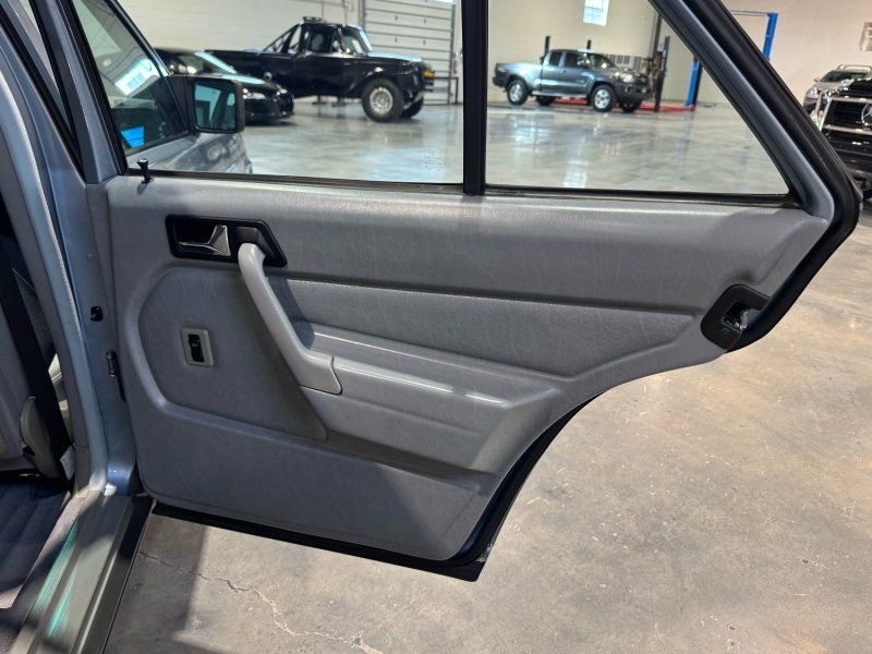 1985 Mercedes-Benz 190-Class 190 E 2.3, photo 19