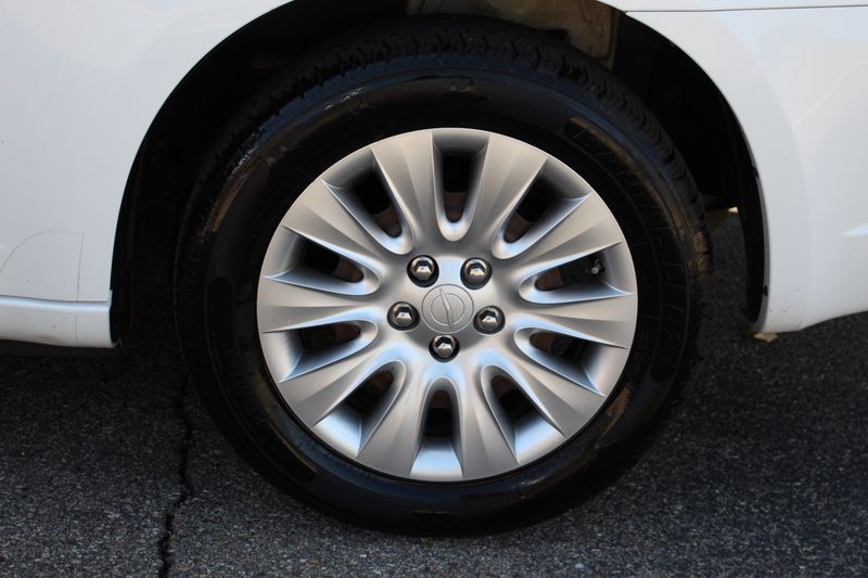 2012 chrysler 200 deals hubcaps