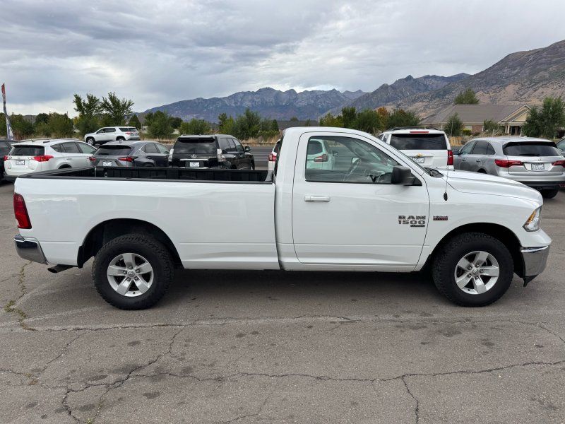 2019 Ram 1500 Classic SLT photo 4