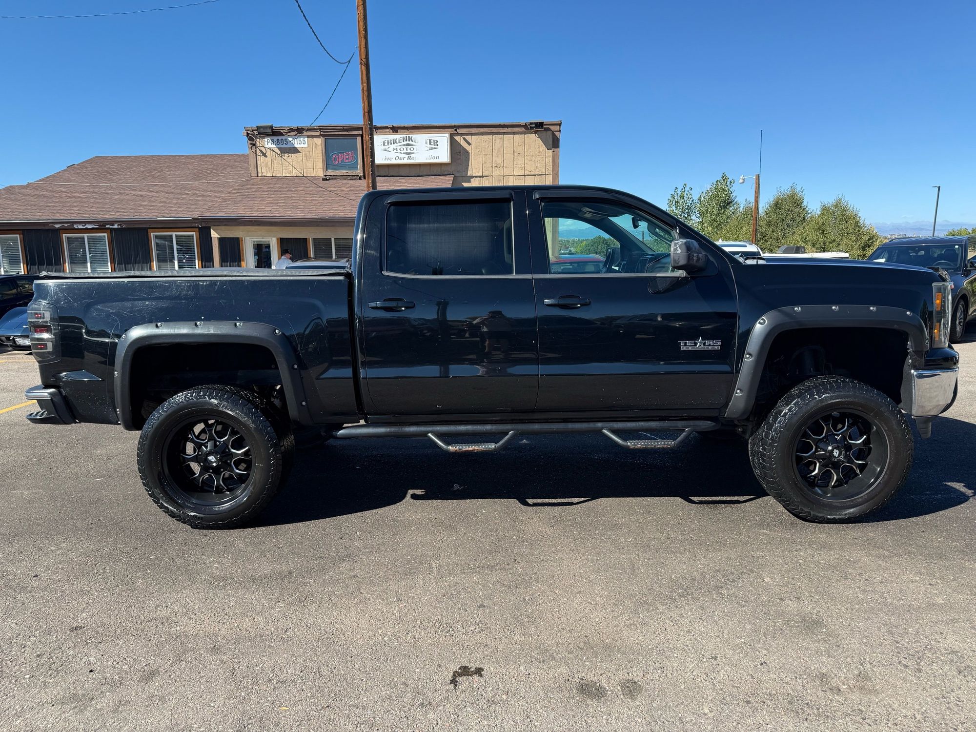 2014 Chevrolet Silverado 1500 LT photo 2