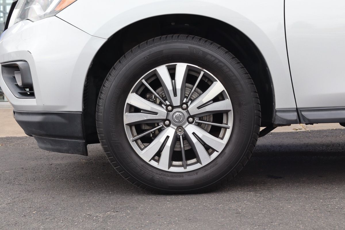 2019 Nissan Pathfinder SV