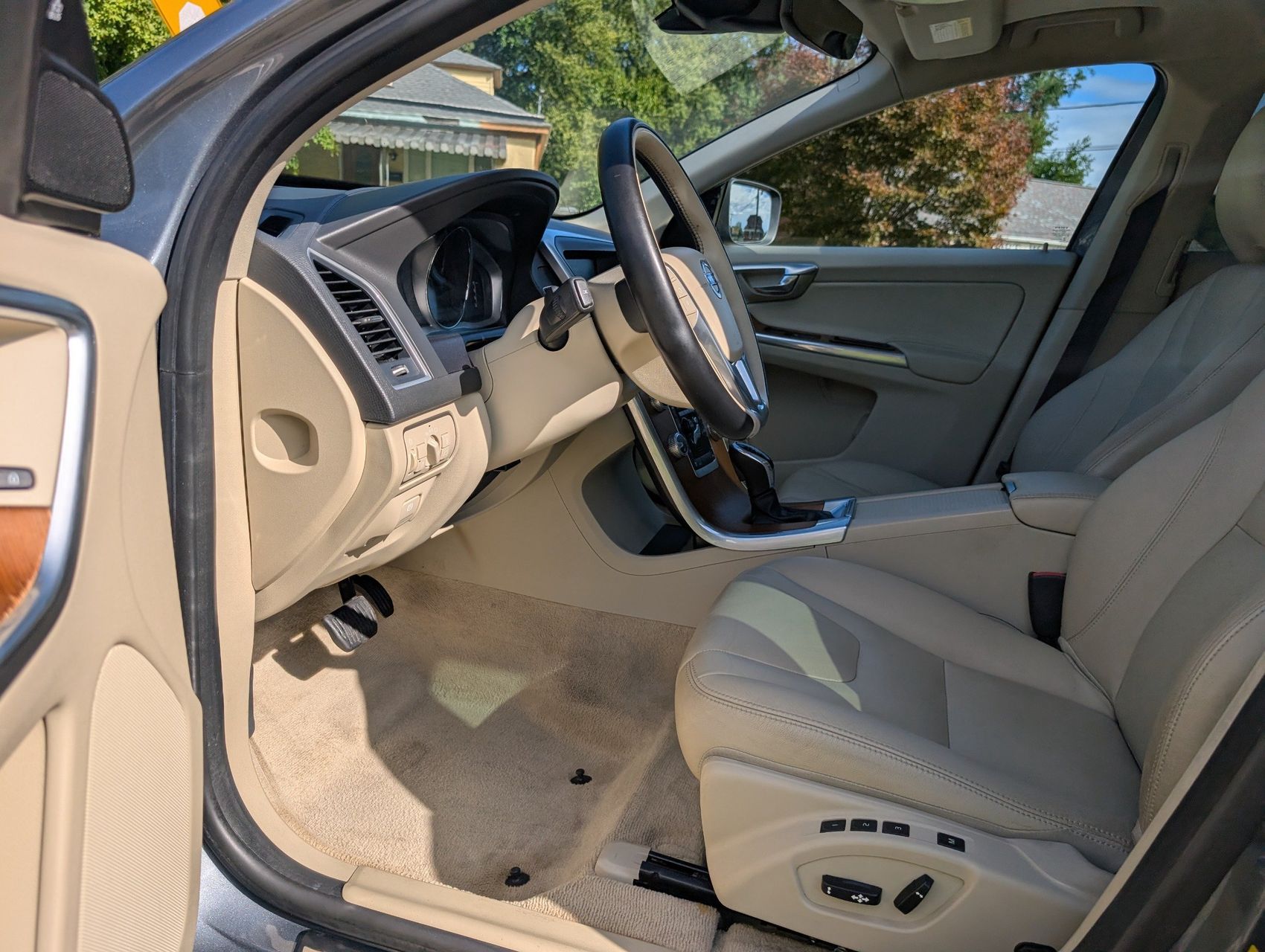 2016 Volvo XC60 74
