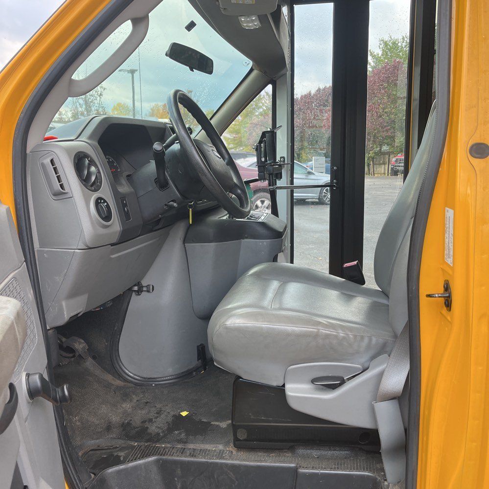 2016 Ford E-Series 43