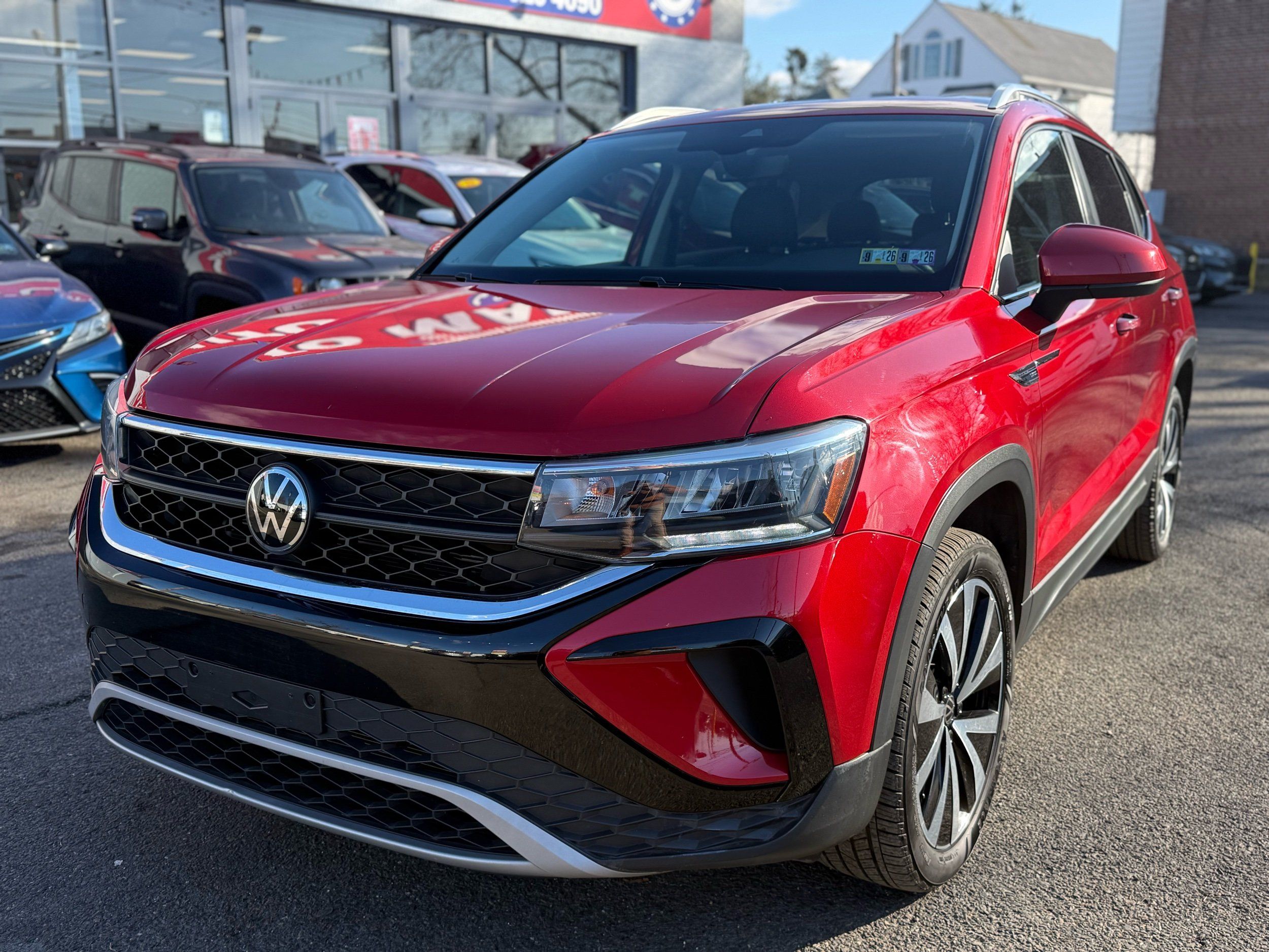 2024 Volkswagen Taos SE's photo