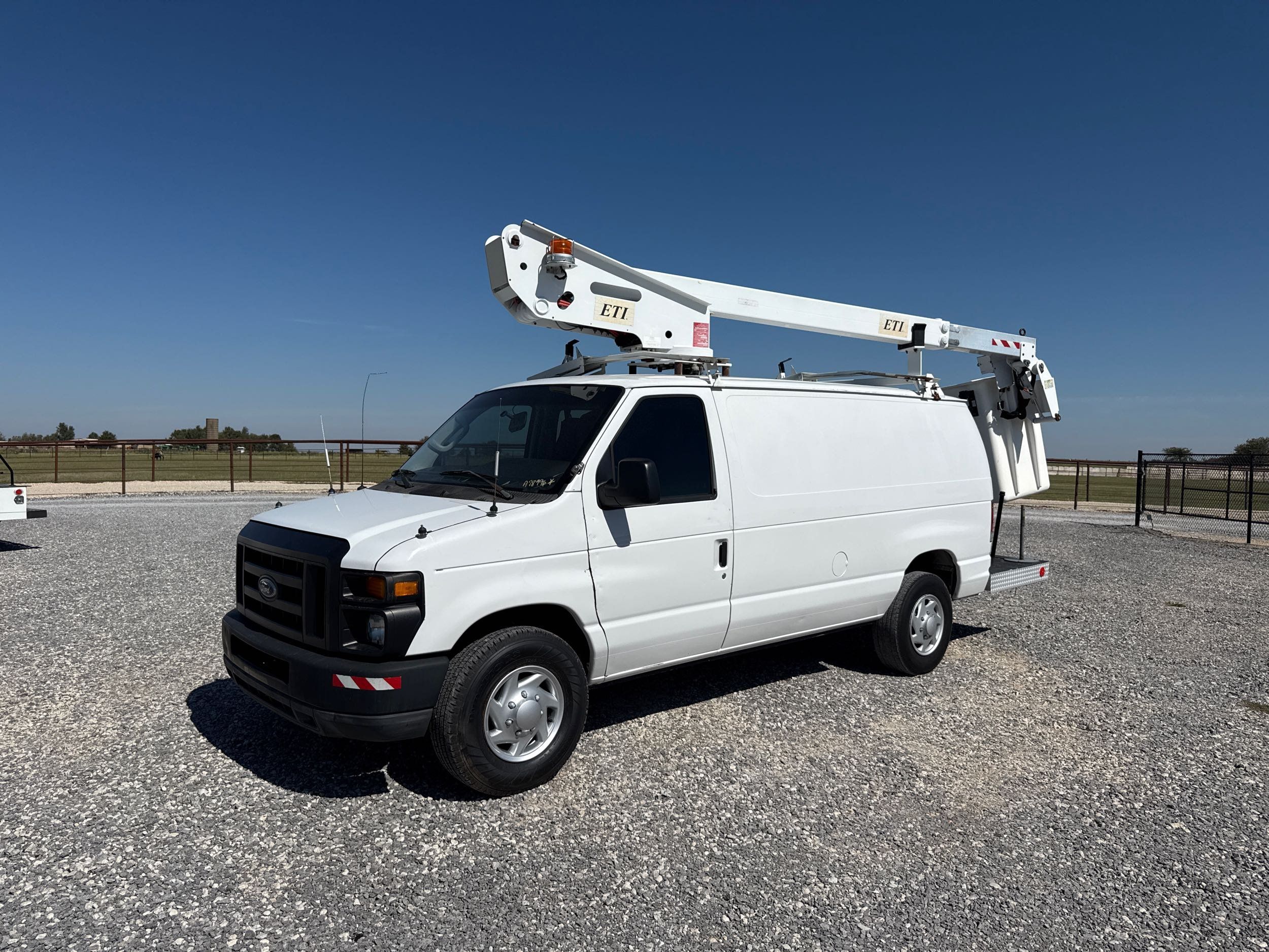 2011 Ford E-Series Econoline Van Commercial's photo