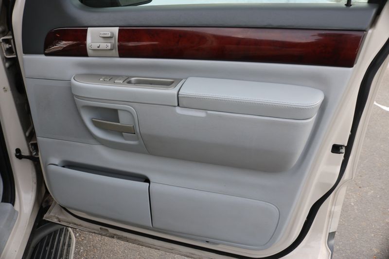 2005 Lincoln Aviator Luxury | Victory Motors of Colorado