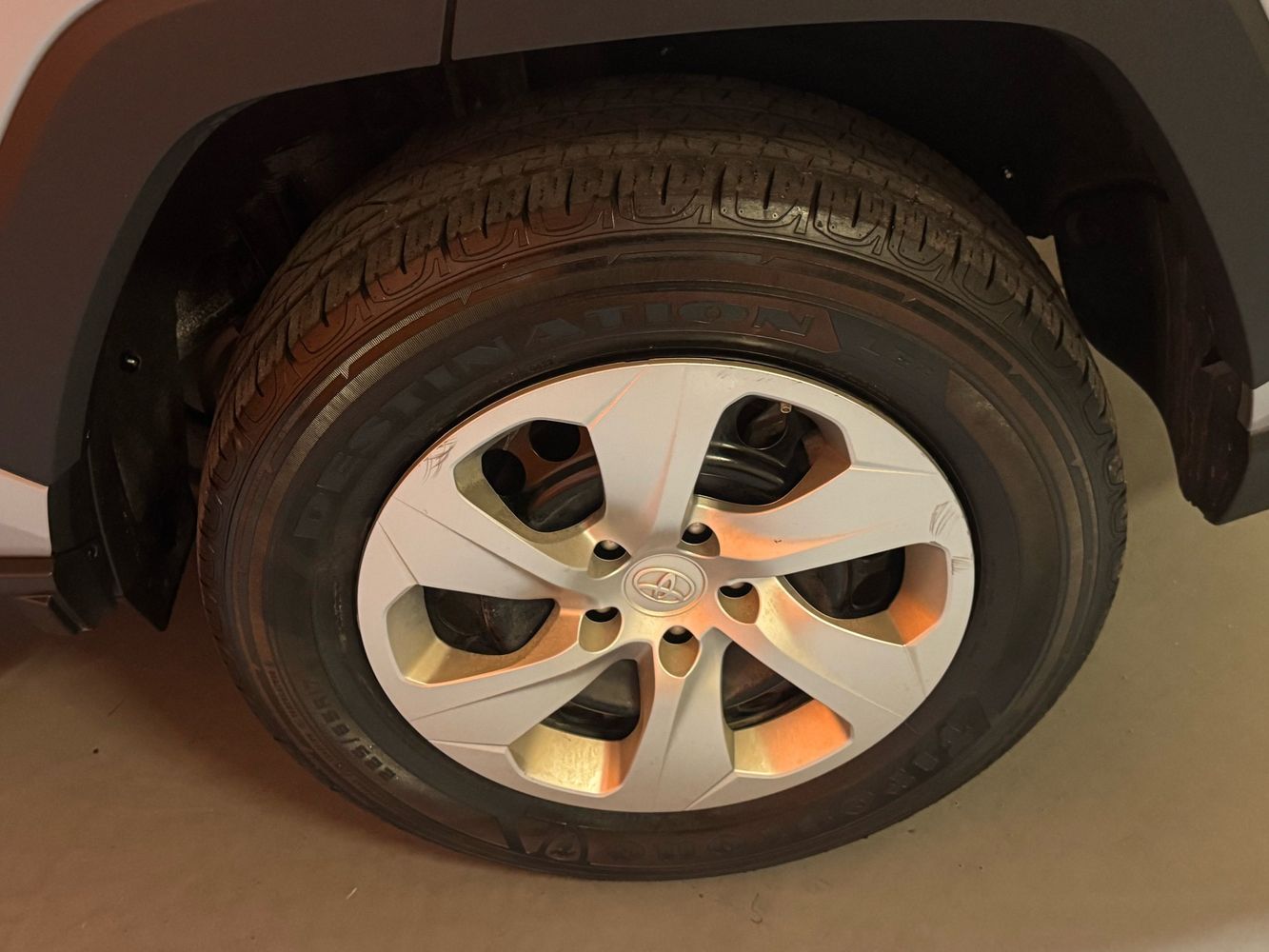 2022 Toyota RAV4 LE photo 17
