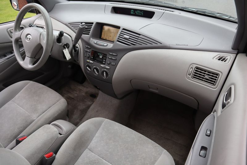 2002 Toyota Prius Photos
