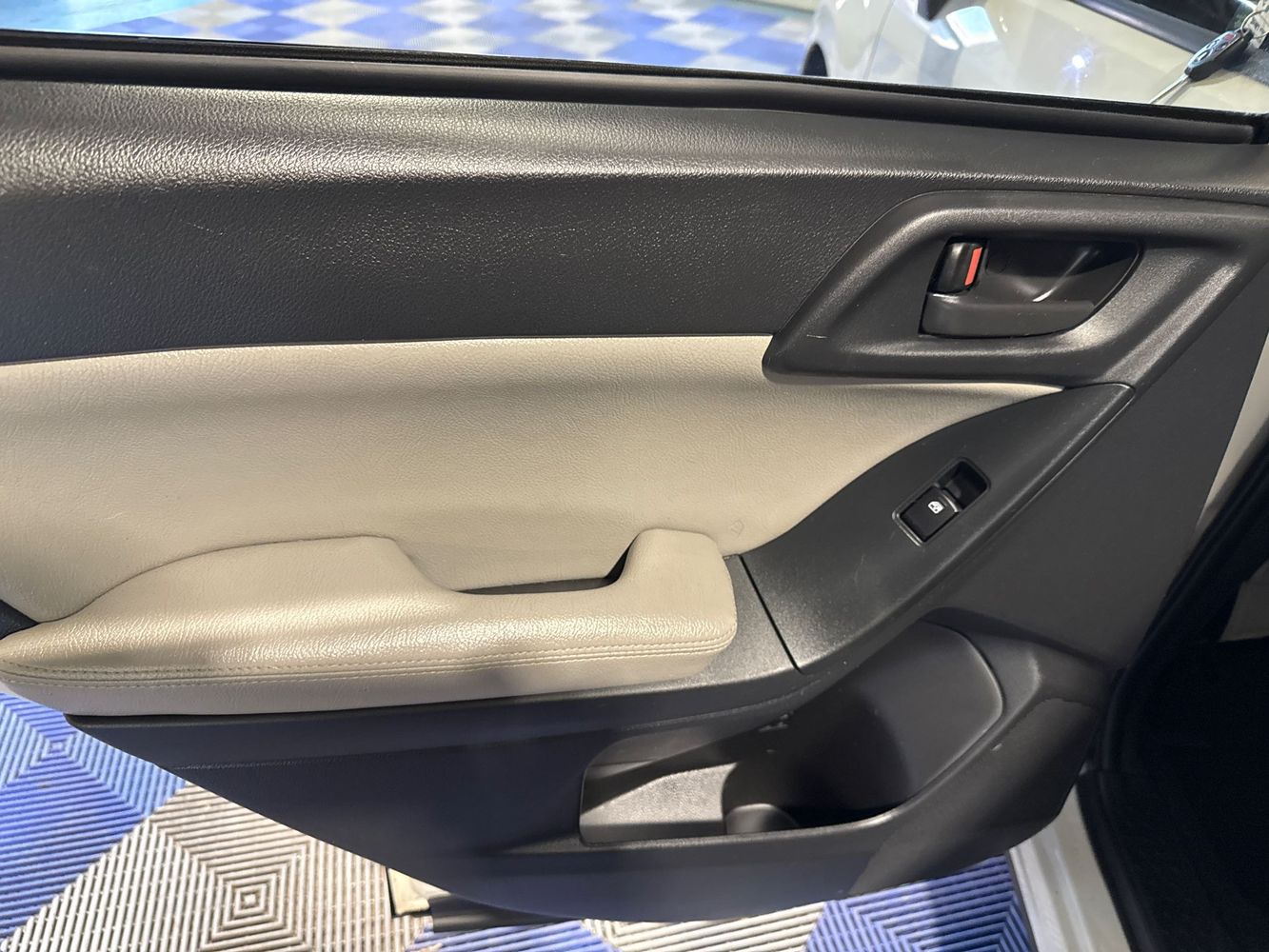 2014 Subaru Forester 2.5i Premium photo 9