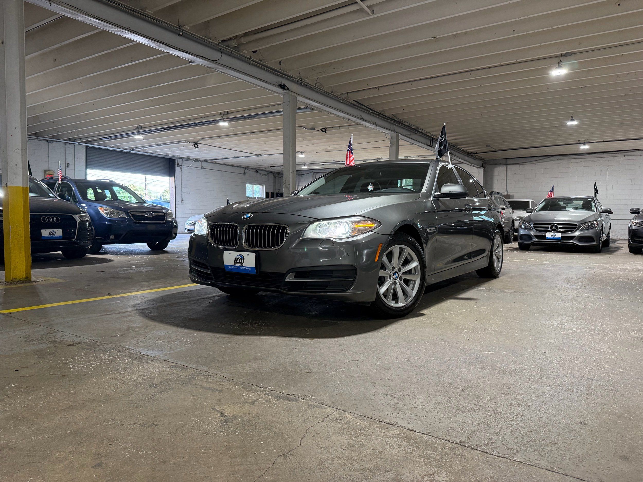 2014 BMW 5 Series 528i xDrive Sedan's photo