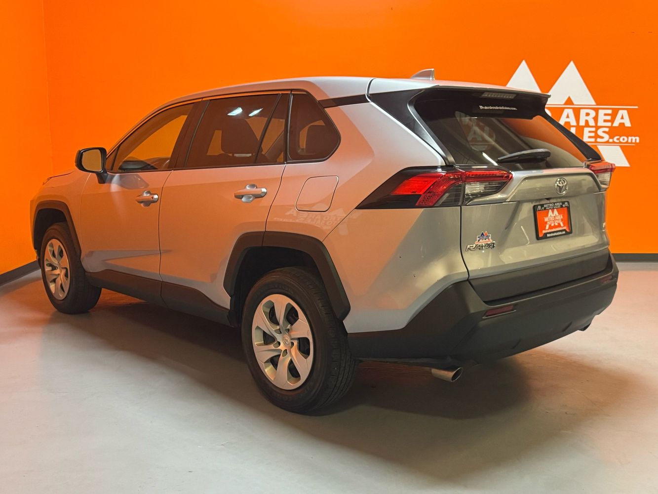 2022 Toyota RAV4 LE photo 5