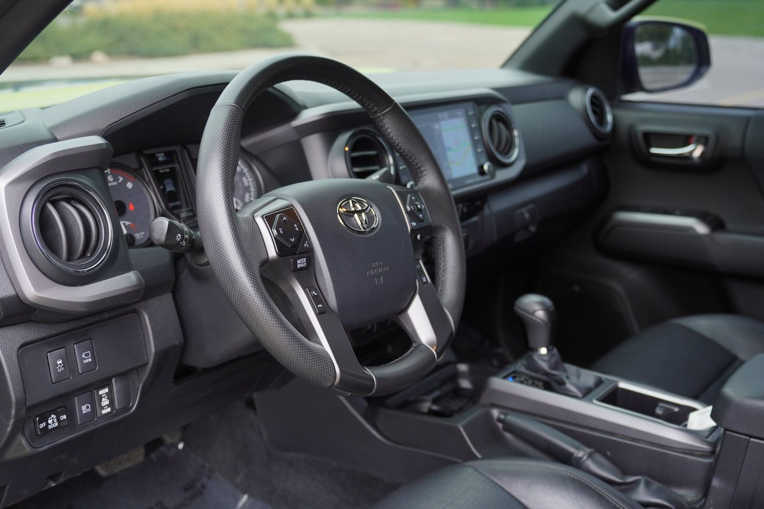 2023 Toyota Tacoma TRD Off-Road photo 12