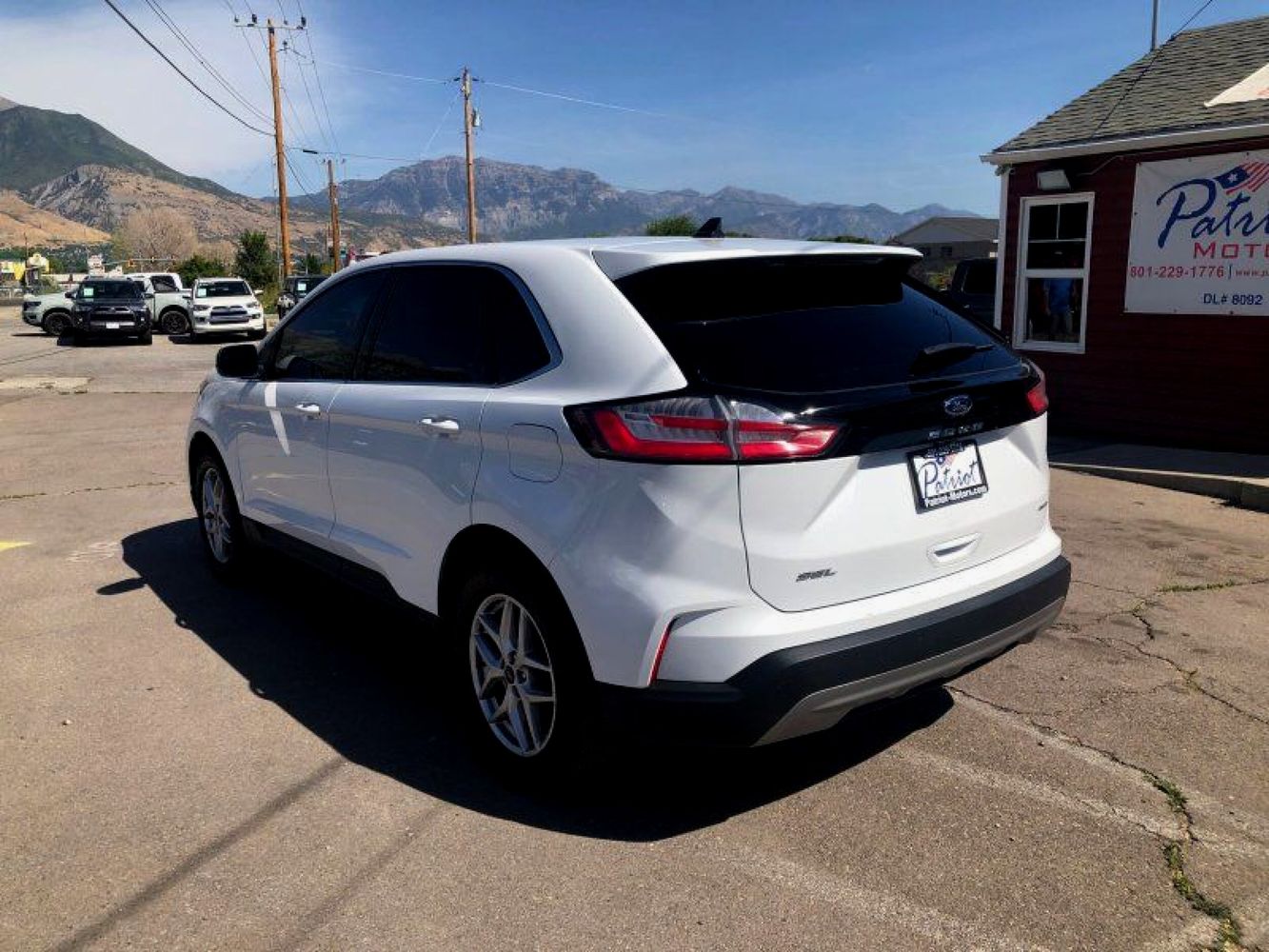 2023 Ford Edge SEL photo 2