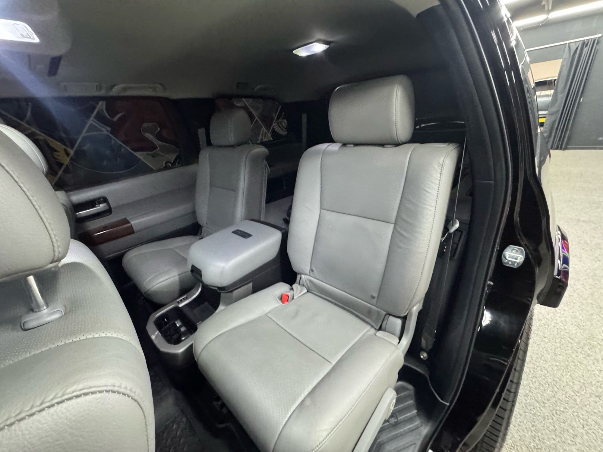 2017 Toyota Sequoia Platinum photo 14