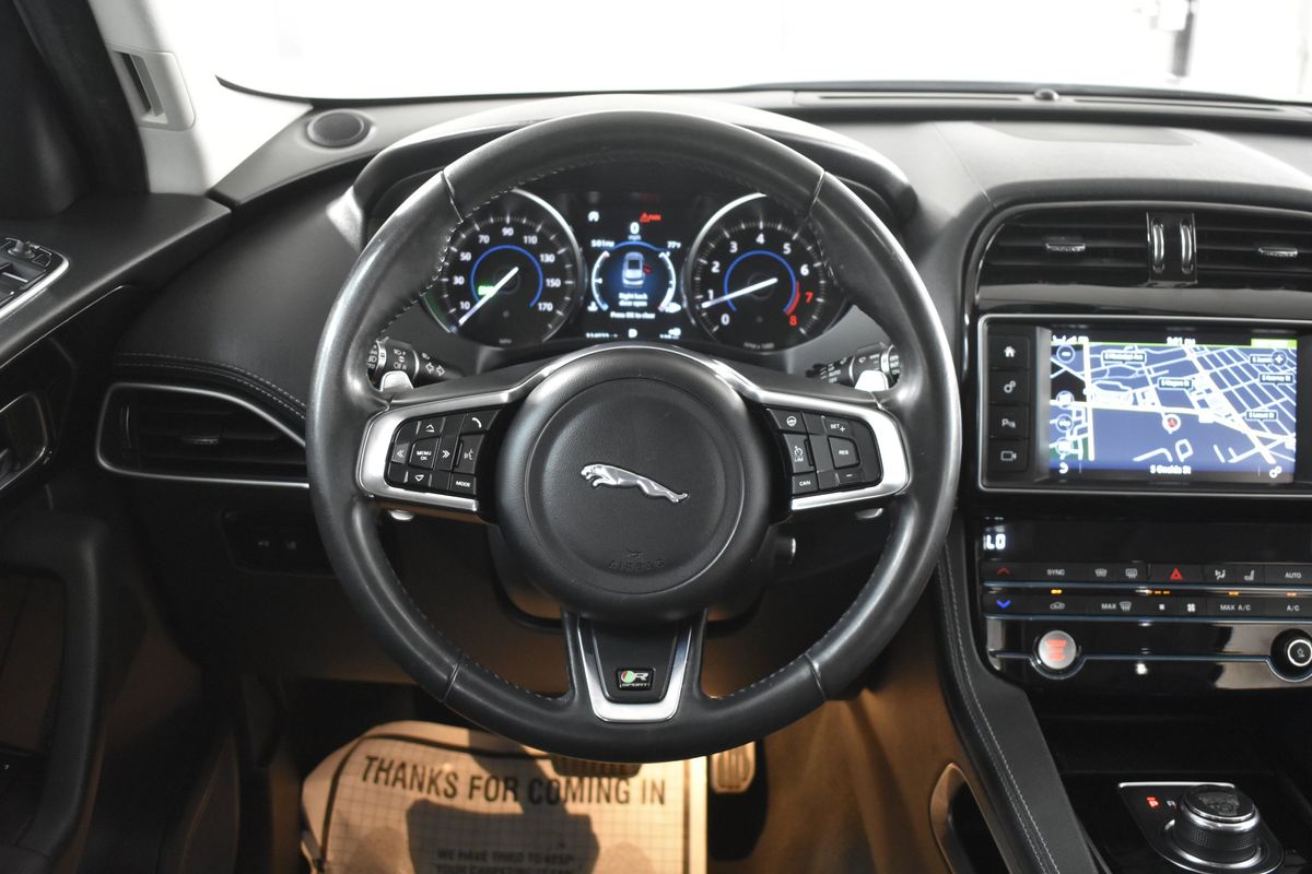 2018 Jaguar F-PACE 30t R-Sport