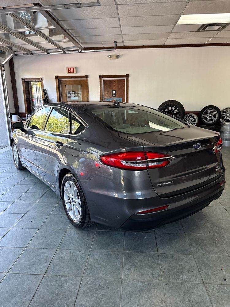 2019 Ford Fusion SE photo 5