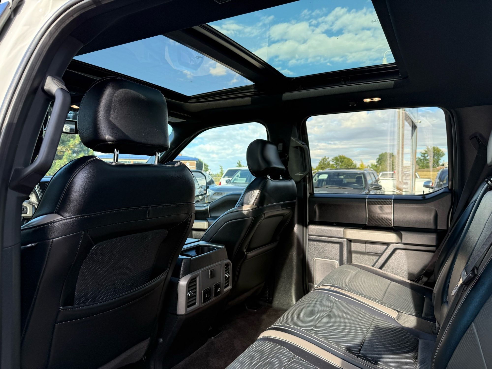 2017 Ford F-150 Raptor photo 19