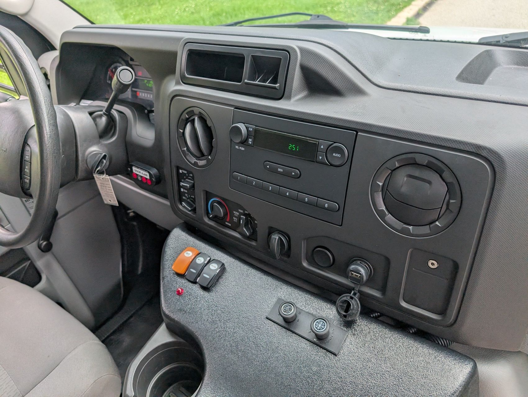 2016 Ford E-350 58