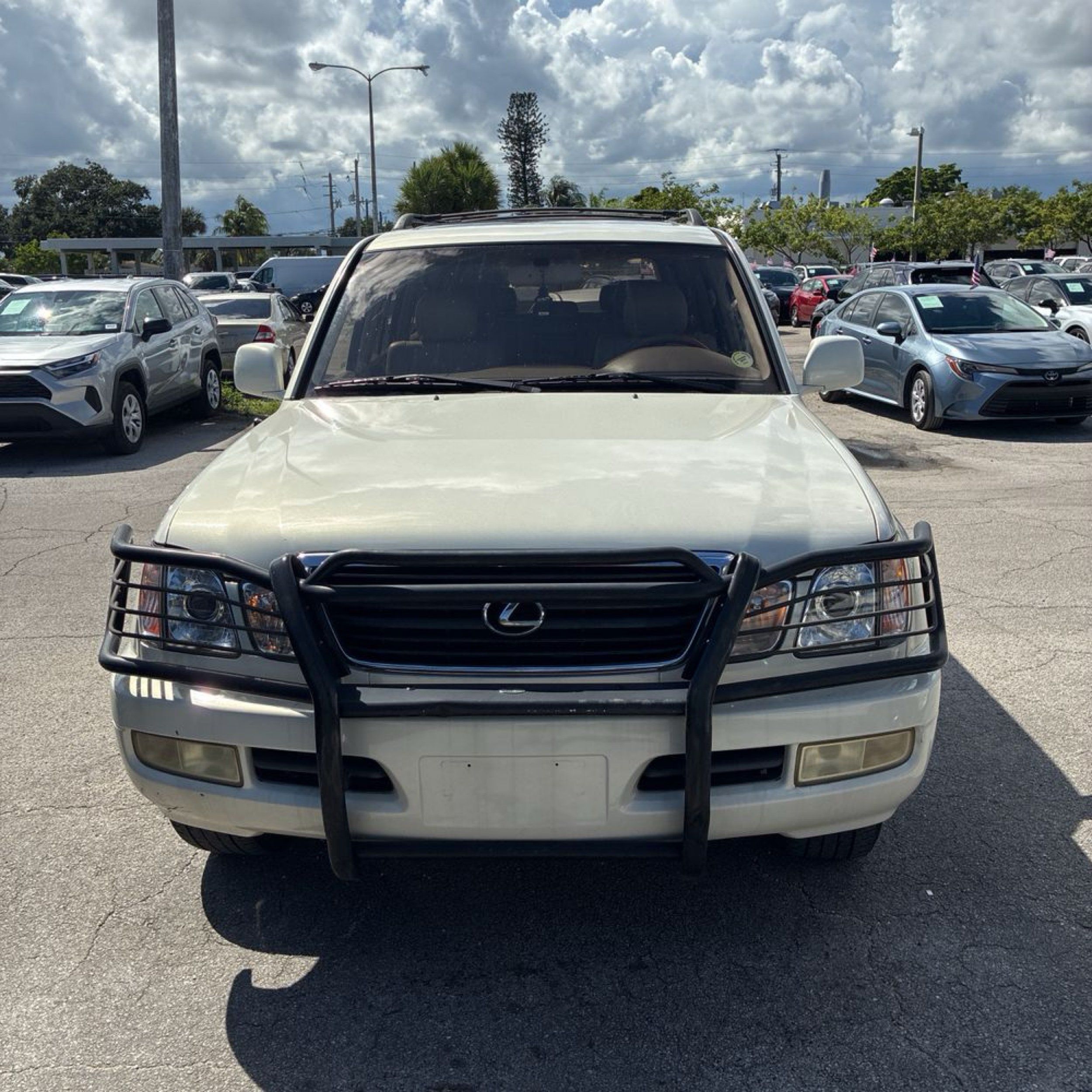 2000 Lexus LX 470 photo 3