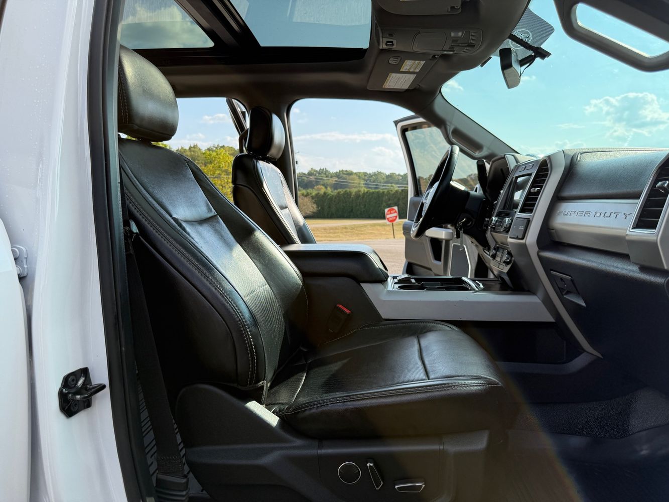 2019 Ford F-250 Lariat photo 19