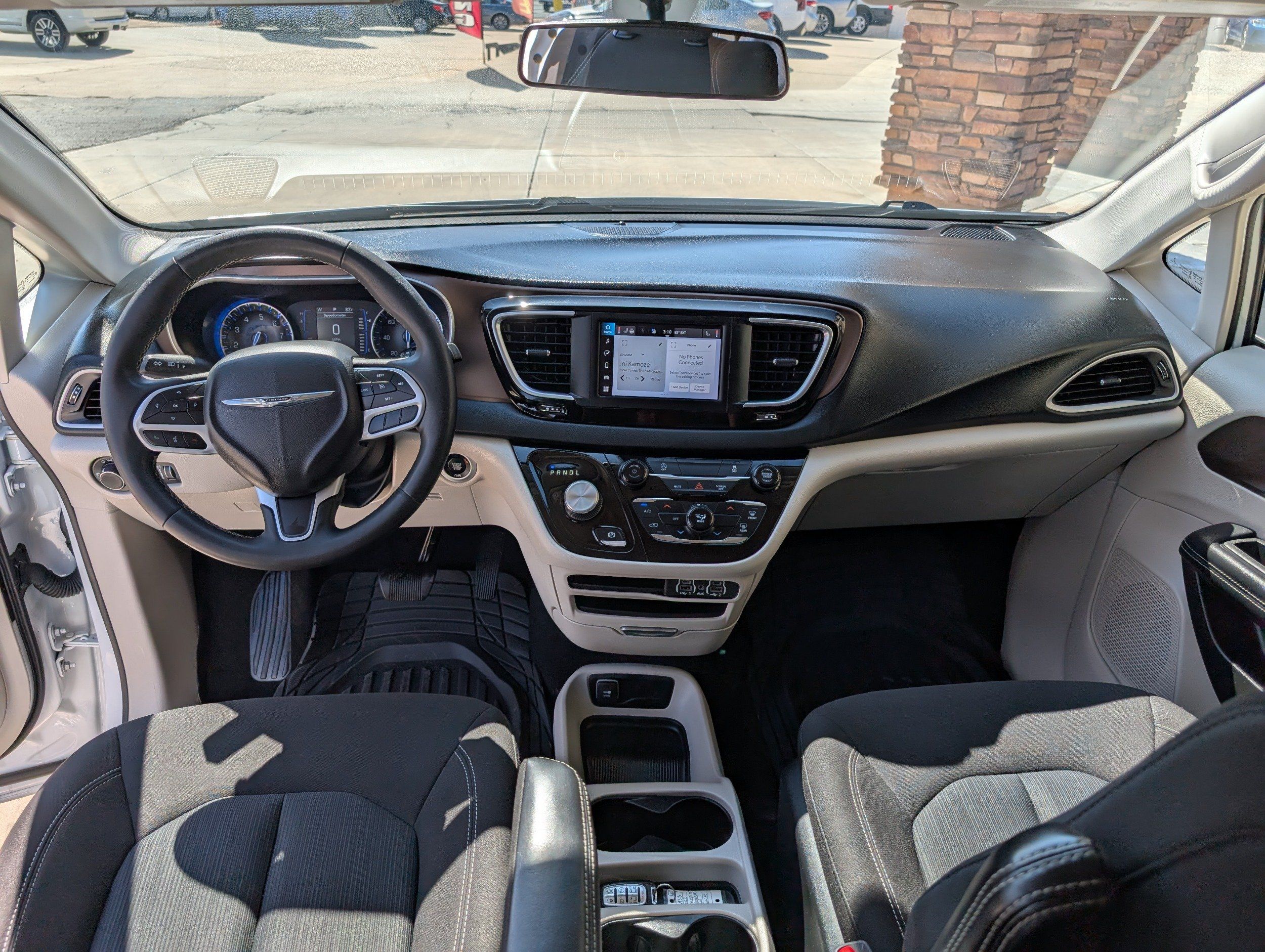2022 Chrysler Voyager LX - Photo 18