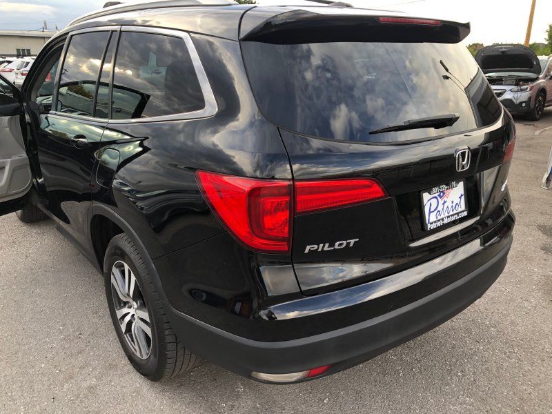 2018 Honda Pilot EX photo 3