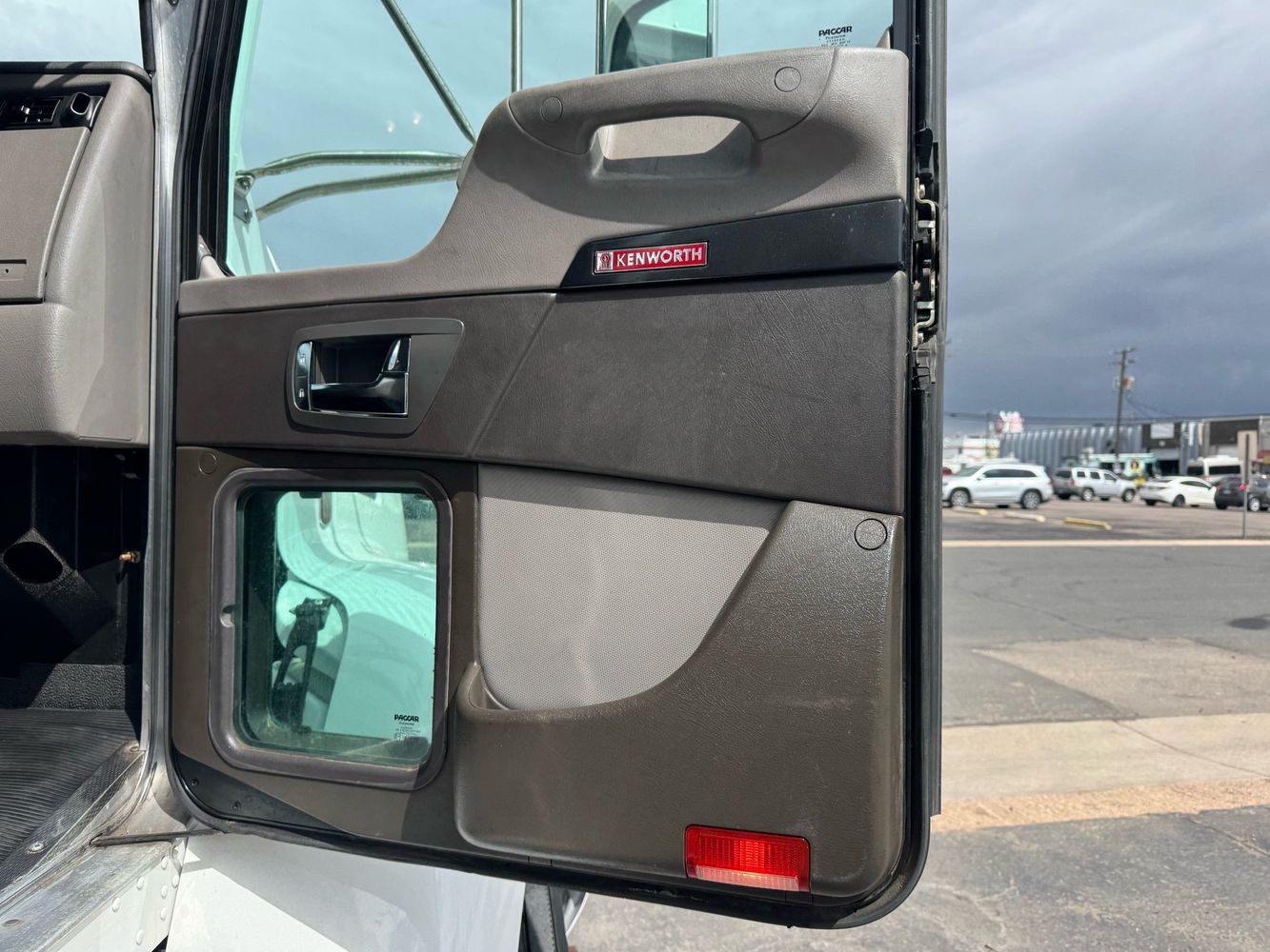 2019 Kenworth T3 Series photo 31