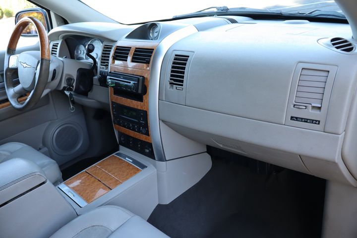 2007 Chrysler Aspen Limited | Victory Motors of Colorado