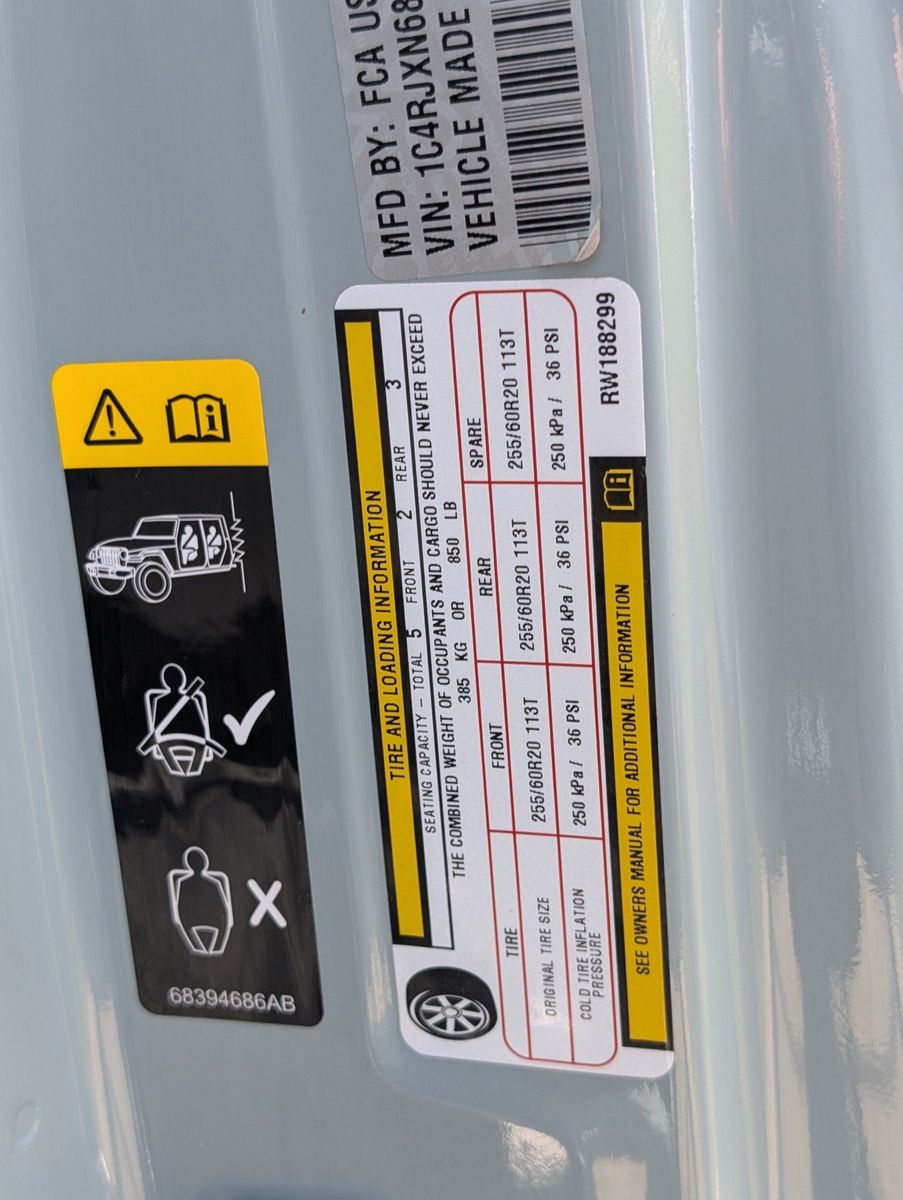 2024 Jeep Wrangler 4xe 32